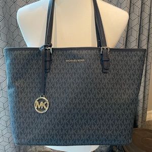 Michael Kors Navy blue bag Excellent condition.